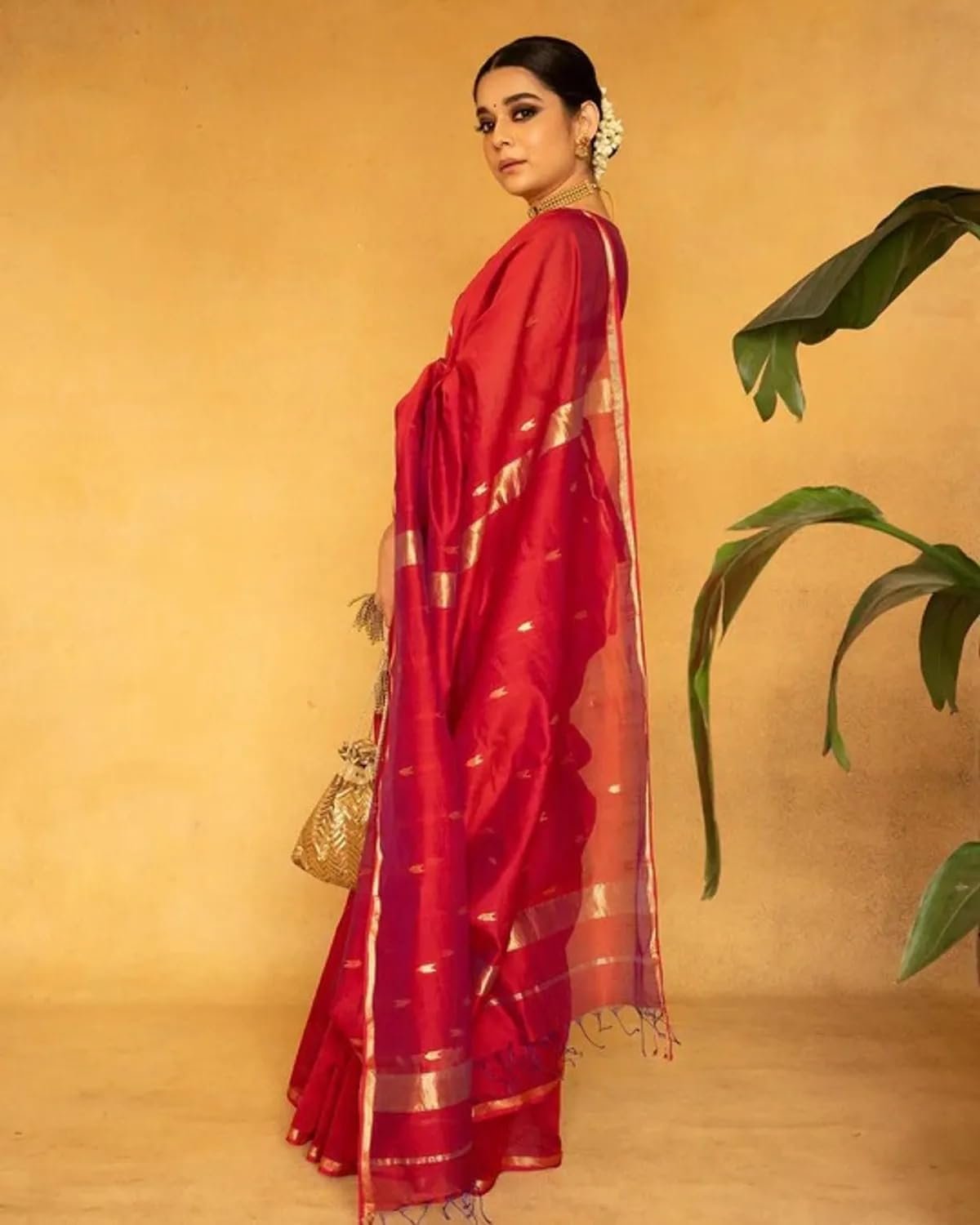 Maheshwari Soft Cotton Saree for Women | Cotton Blend | Lightweight 520grm | Traditional Small Border with Zari Pallu | Includes Matching Blouse Piece (Red)