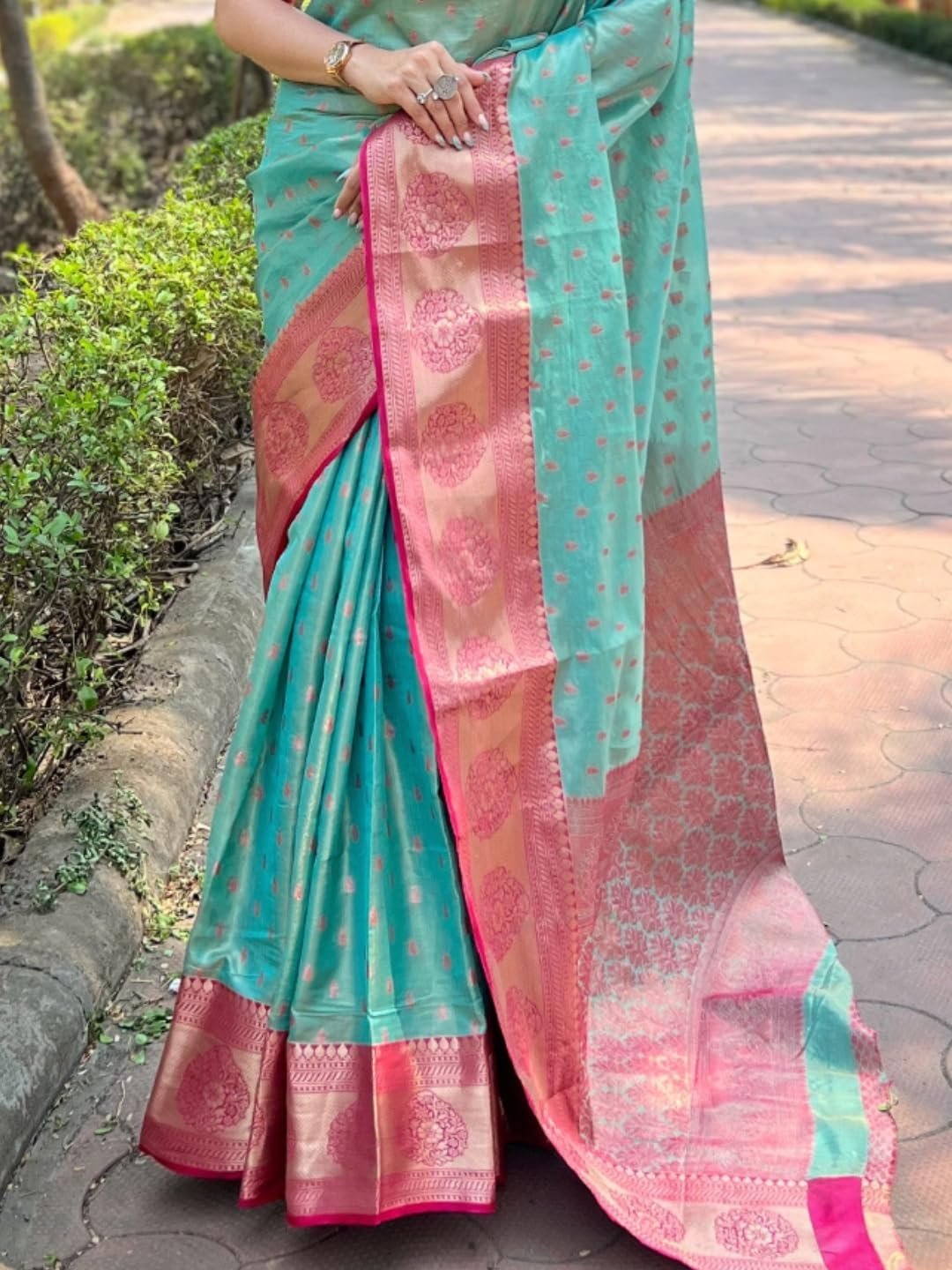 Women's Kanjivaram Designer Soft Silk Sarees With Blouse Piece (Blue)