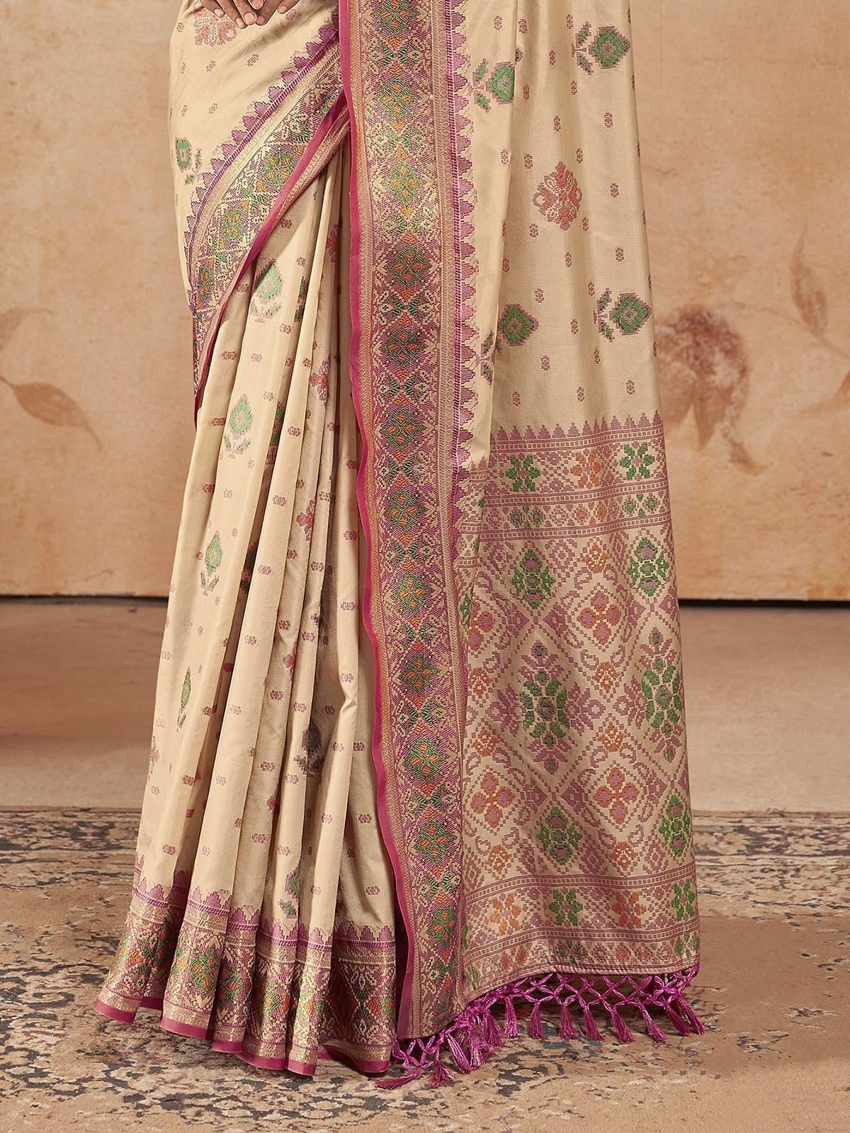Women's Patola silk saree for Patola festival Wedding silk with rich pallu Design sarees for women with blouse piece (CREAM)