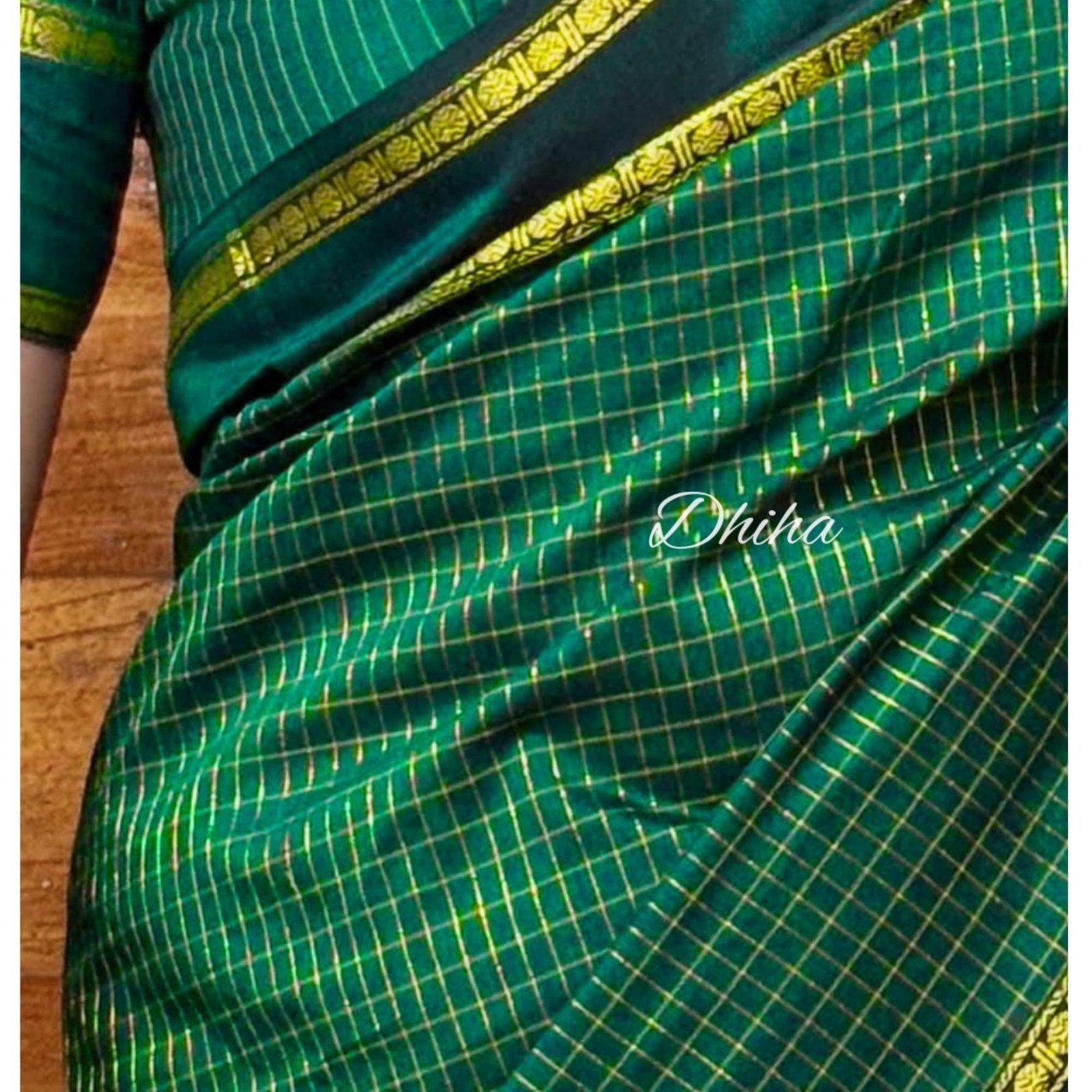 Pure Kalyani Cotton Saree for Women | Aarani Koora Kattam Checked Saree with Zari Border, Tassels & Running Blouse | Kanjivaram Cotton Silk | Handloom Weave (Dark Green Arani)