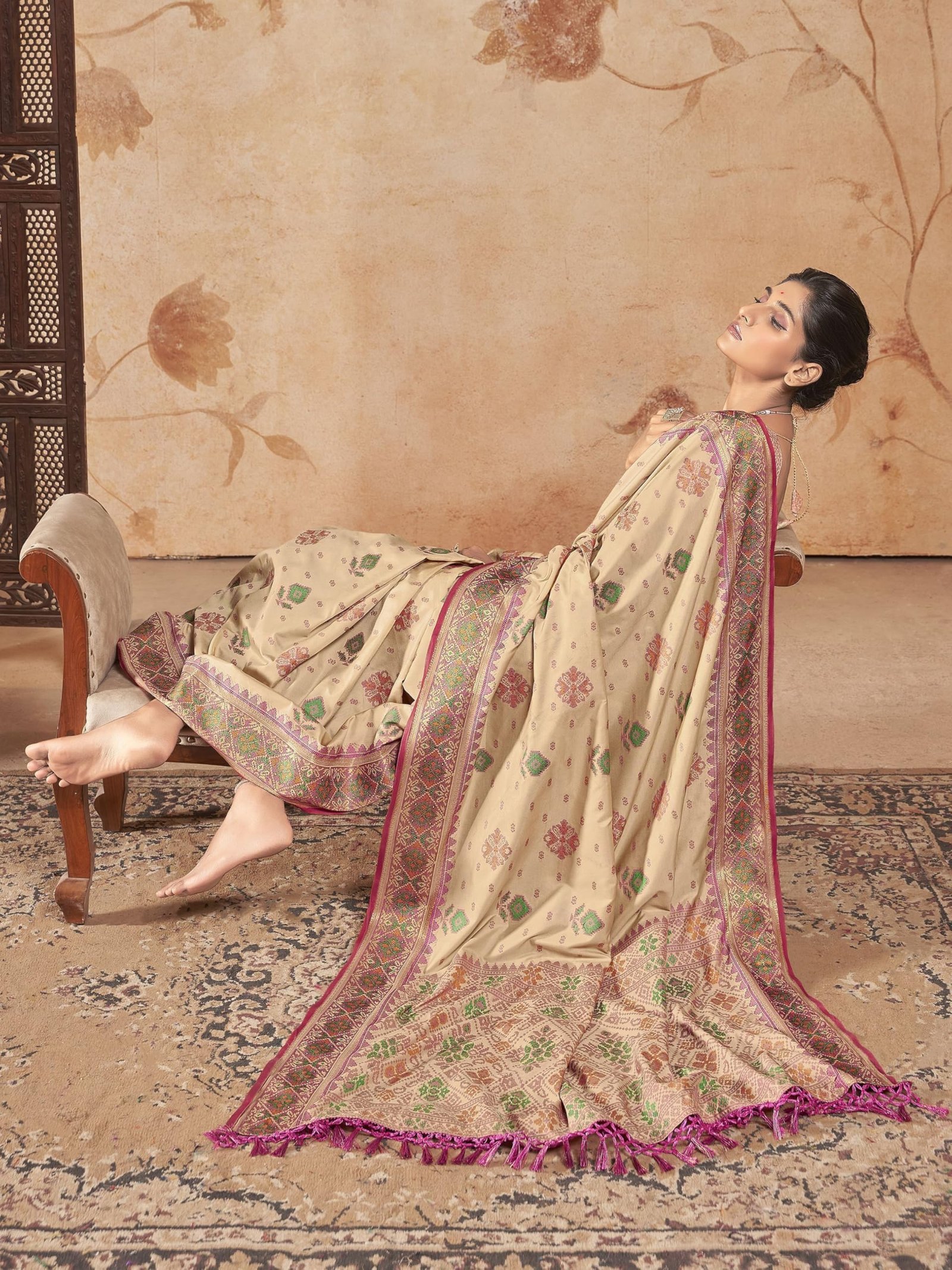 Women's Patola silk saree for Patola festival Wedding silk with rich pallu Design sarees for women with blouse piece (CREAM)